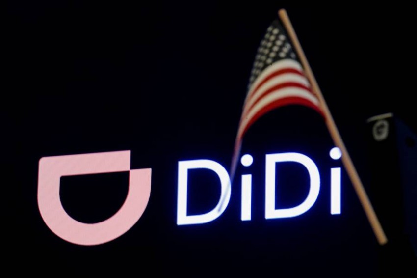 Chinese group Didi Chuqing withdraws from New York Stock Exchange under pressure from Beijing The Chinese group Didi Chuqing, which is the equivalent of Uber in China, announced in a brief statement that it will withdraw from the New York Stock Exchange, where it has joined since the summer, on Friday, becoming a victim of competition between Beijing and Washington in the technology sector.