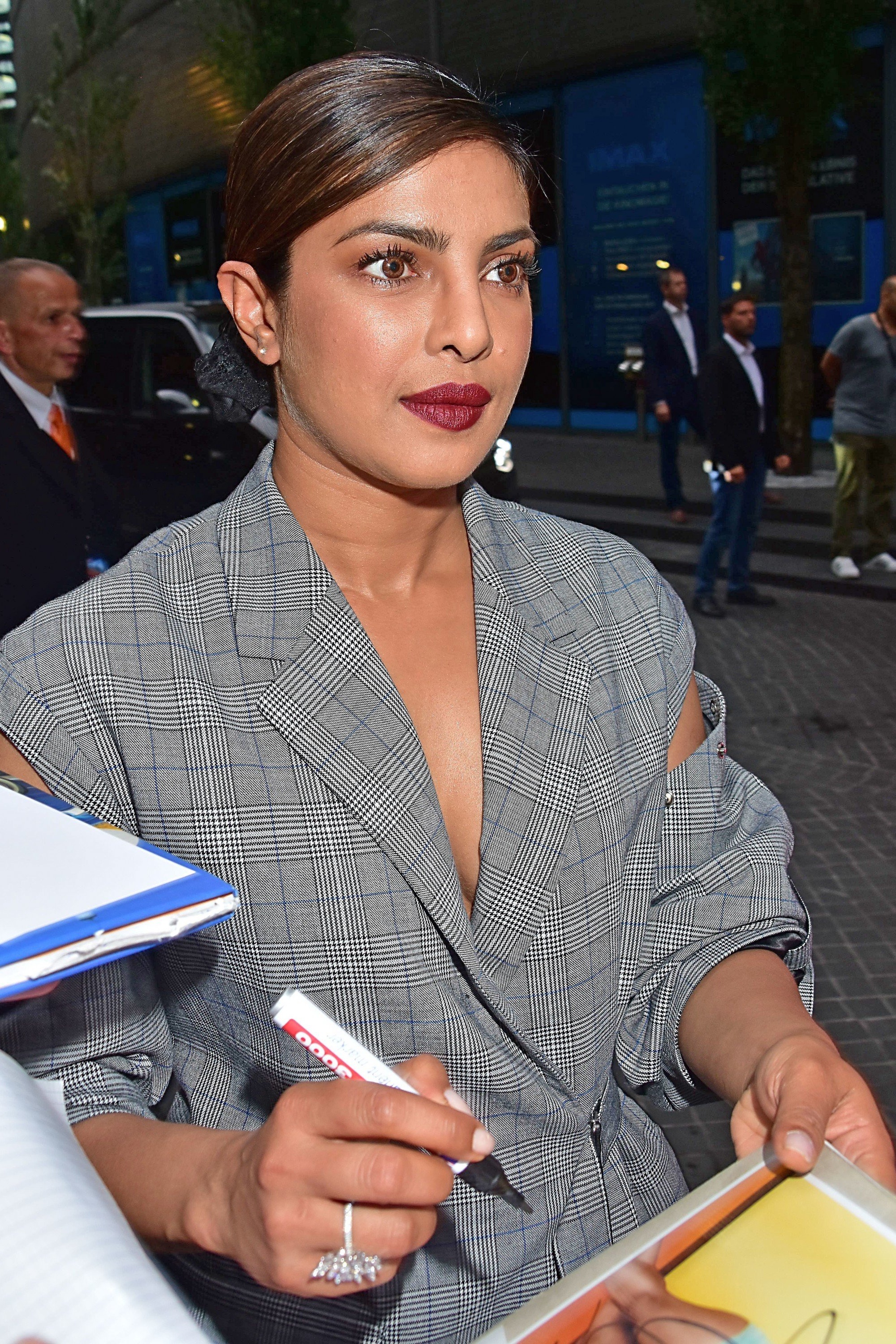 Priyanka Chopra HD UHD & High Re-Solution Photo