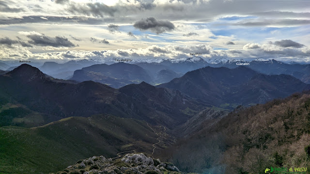 Vista hacia la zona de Laviana desde el Pico Trigueiro