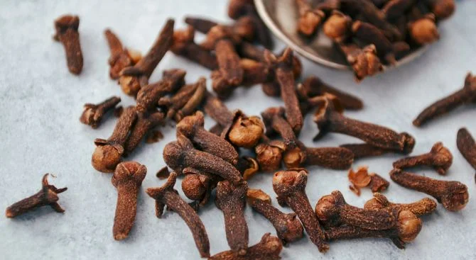 Cloves: Exploring Health Benefits and Potential Side Effects