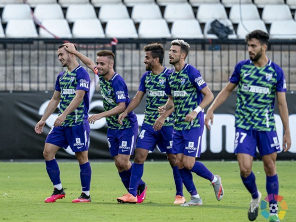 El Málaga premia a los aficionados que nunca fallan en la Rosaleda