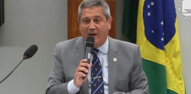 Ministro de Bolsonaro se irrita com pergunta de deputado do PSOL; assista