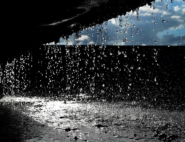 Nesta quinta-feira indica que se poderá registar queda de precipitação, acompanhada de trovoadas e ventos a soprar porta todo o País.