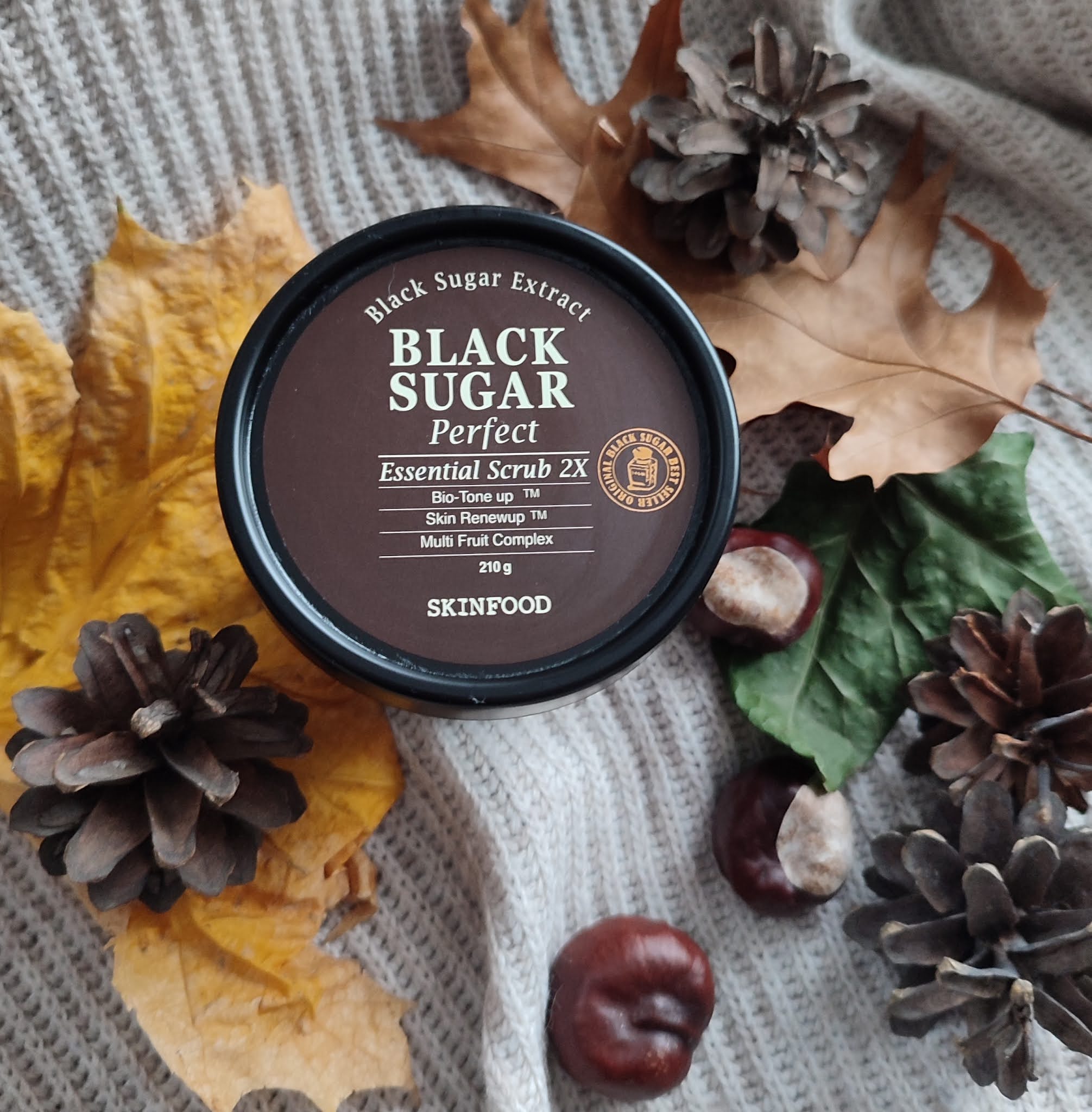 Black Sugar Perfect Essential Scrub 2X od Skin Food - czy to najlepszy peeling do twarzy z jakim miałam do czynienia? Aneta Lason Beauty Talks