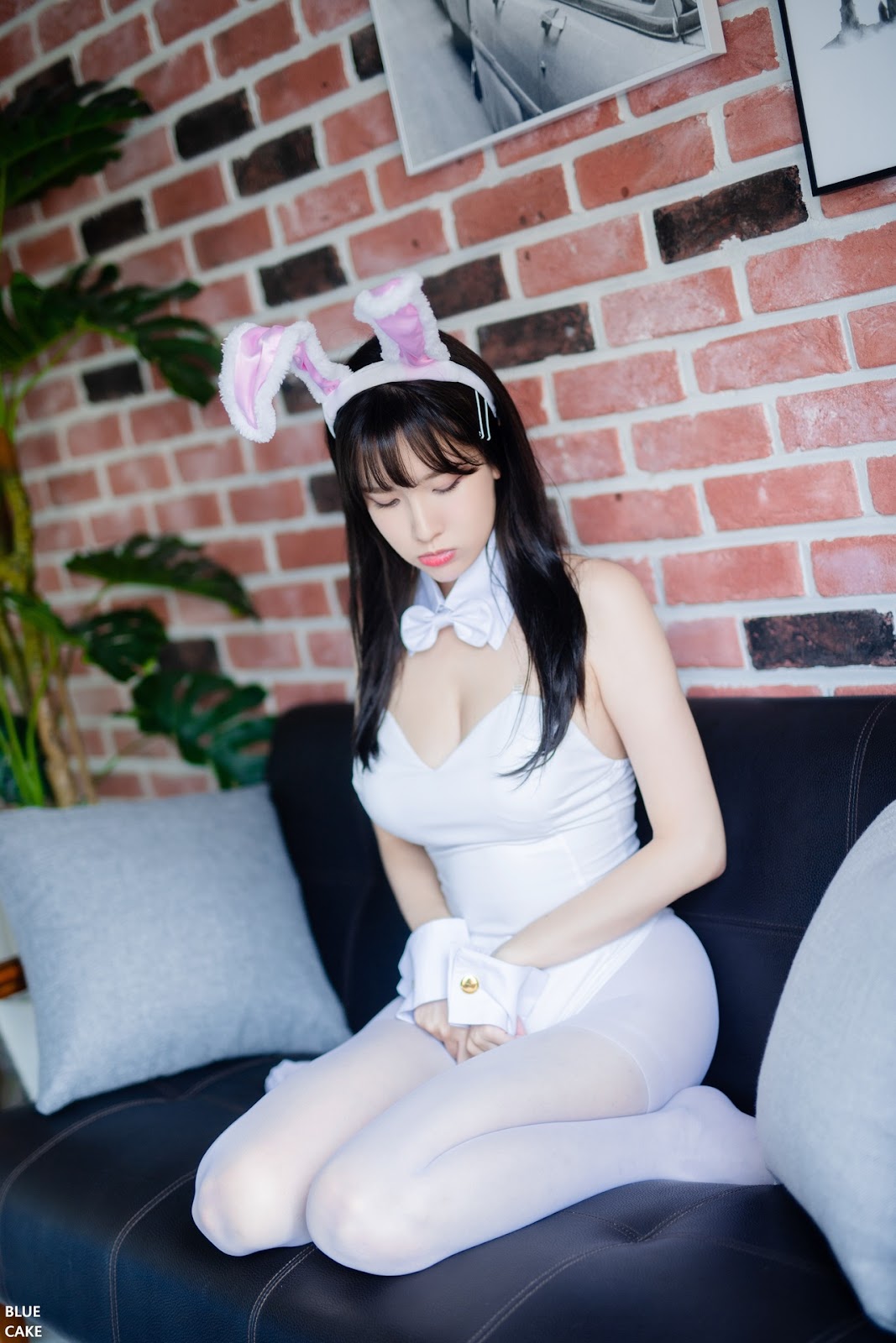 Lee Ahrin 이아린, [BLUECAKE] WHITE & BLACK BUNNY Set.01