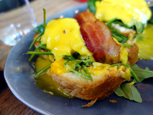 Ask for Alonzo, Tai Hang - authentic Italian restaurant - Uncle Tony's Egg Benedict