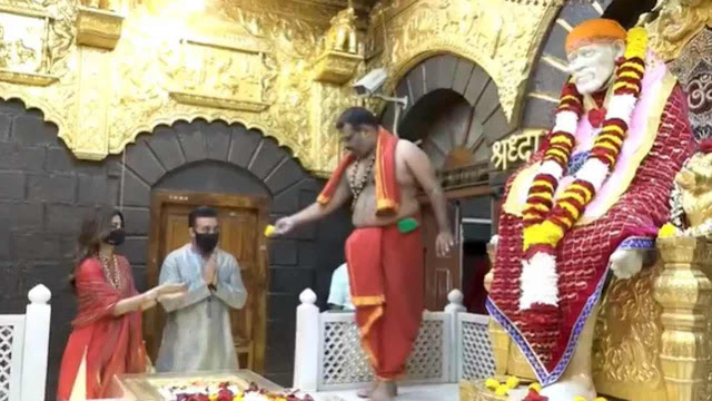 Shilpa Shetty & Raj Kundra  seeks blessings Sai Baba at Shirdi temple