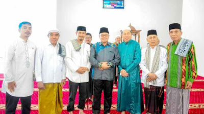 PJ. Gubernur NTB Dan PJ. Wali Kota Bima Shalat Jum'at Di Masjid Terapung Amahami Kota Bima