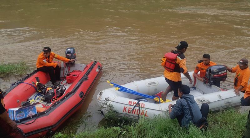 3 Santri Al-Munawir Hanyut Tenggelam saat Seberangi Sungai Kalikuto Weleri Kendal, 1 Korban Hilang