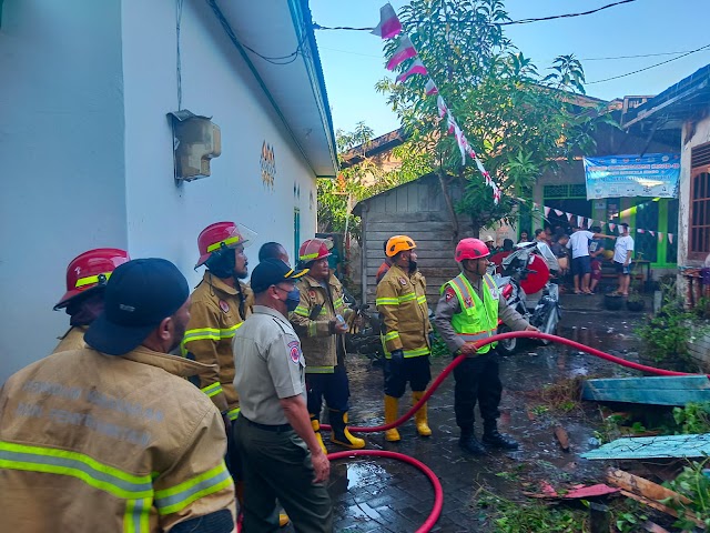 Kebakaran di Kampung Baru Balikpapan, Tim Respons Bencana Brimob Kaltim Gerak Cepat Bantu Padamkan Api