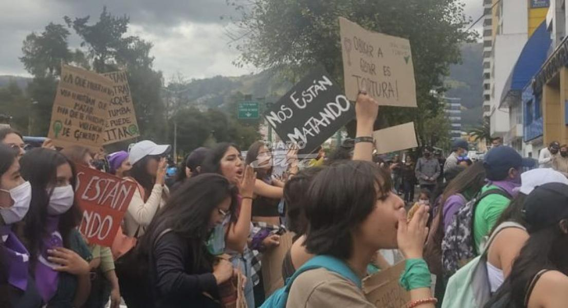 Ecuador: Mujeres protestan en Ecuador contra los femicidios