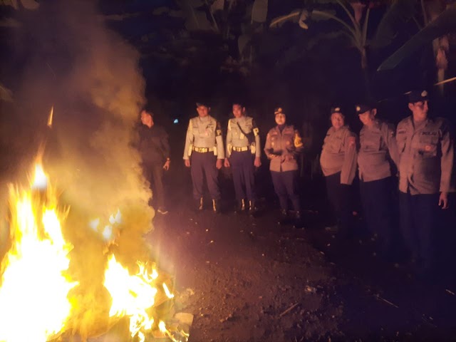 Operasi Gabungan Polsek Sedati Grebek Arena Sabung Ayam dan Judi Dadu