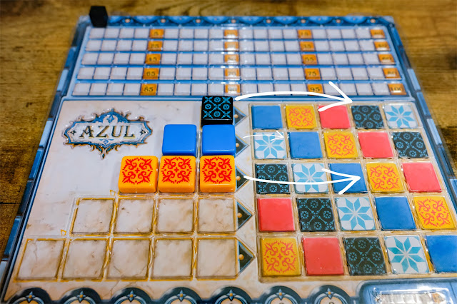 Azul board game 花磚物語 圖案區如果有玩成一橫列, 就可以將磚鋪上牆