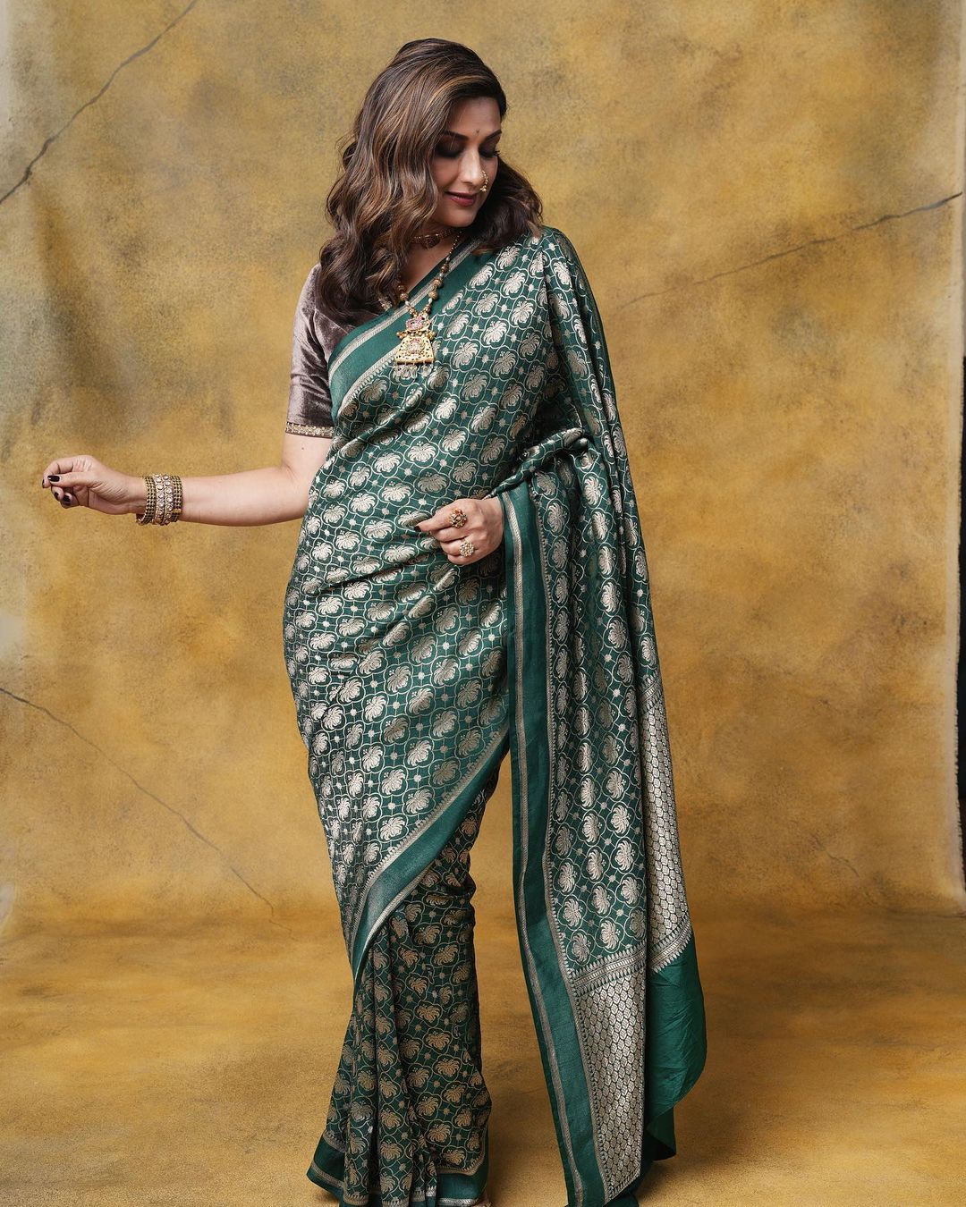Sonali Bendre's Marathmola Saree Look: Green Banarasi Saree and Velvet Blouse Elegance