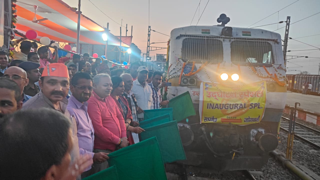 आज पीएम मोदी ने विभिन्न योजनाओं के साथ रक्सौल जोगबनी ट्रेन का शुभारंभ किया