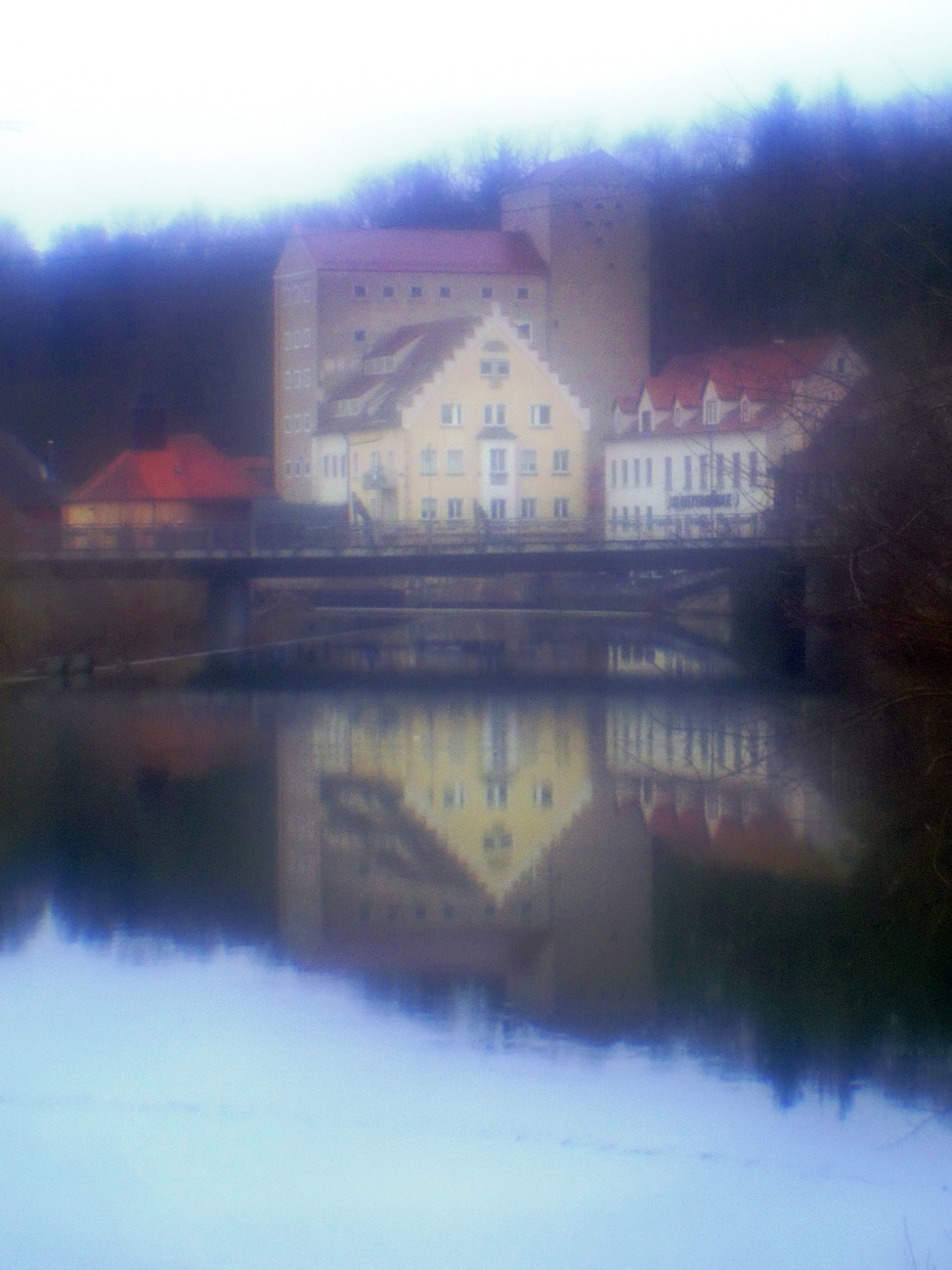 Die Klostermühle mit einer Sucheroptik fotografiert