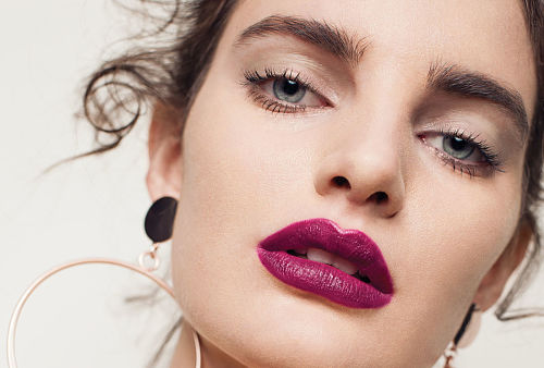 Tendencia maquillaje, color de labial lila pop