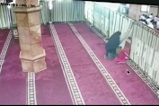 Viral Aksi Ibu-ibu Ajak Anak Mencuri Dalam Masjid di Malang  