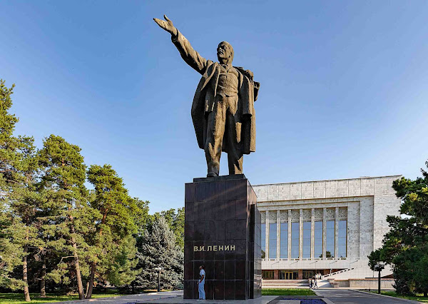 Imagen 109B | La estatua de Vladimir Lenin en Bishkek, capital de Kirguistán, julio de 2018 | Ninara de Helsinki, Finlandia / Attribution 2.0 Generic