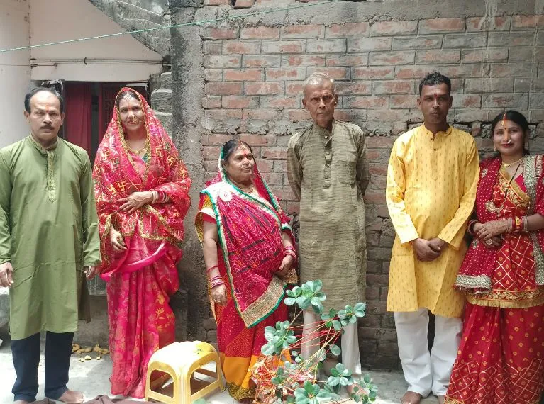 सीतामढ़ी: वट सावित्री व्रत पर सुहागिनों ने बरगद के पेड़ की पूजा कर मांगा अखंड सौभाग्य, सुनाई सत्यवान-सावित्री कथा