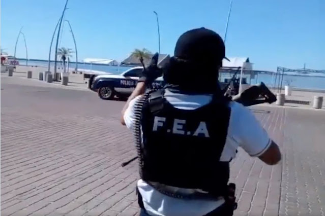 Video: Policías de Novaloto son captados en patrulla "cuadrándose" ante Sicario de "Las Fuerzas Especiales Avendaño" del CDS 