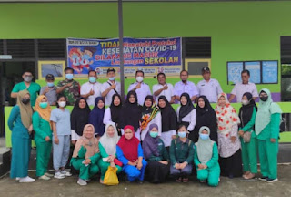 Pemdes Batu Begigi with Forkopimcam Tanah Pinoh Review Vaccination at SD 02