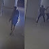 VÍDEO: Imagens de câmera de segurança mostram rapper sendo espancado por grupo em saída de bar; assista