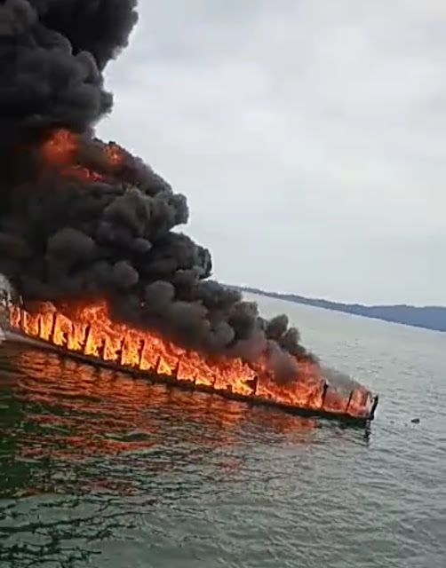 Diduga Akibat Percikan Api Mesin Robin Penyedot Air, Satu Unit Kapal Penyalur BBM Terbakar di Lingga