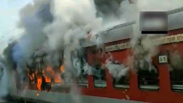 MP Train Fire: ट्रेन में लगी भीषण आग, 2 कोच जलकर राख, बाल-बाल बची यात्रियों की जान