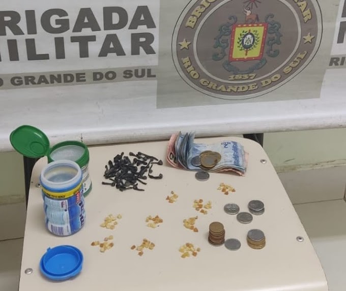 Brigadianos do 26º BPM prendem dupla por tráfico de drogas em Cachoeirinha