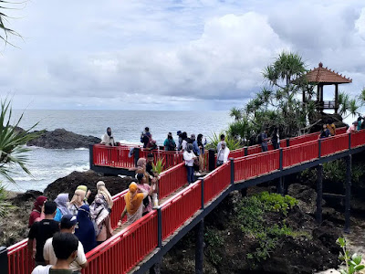 Jembatan merah menganti