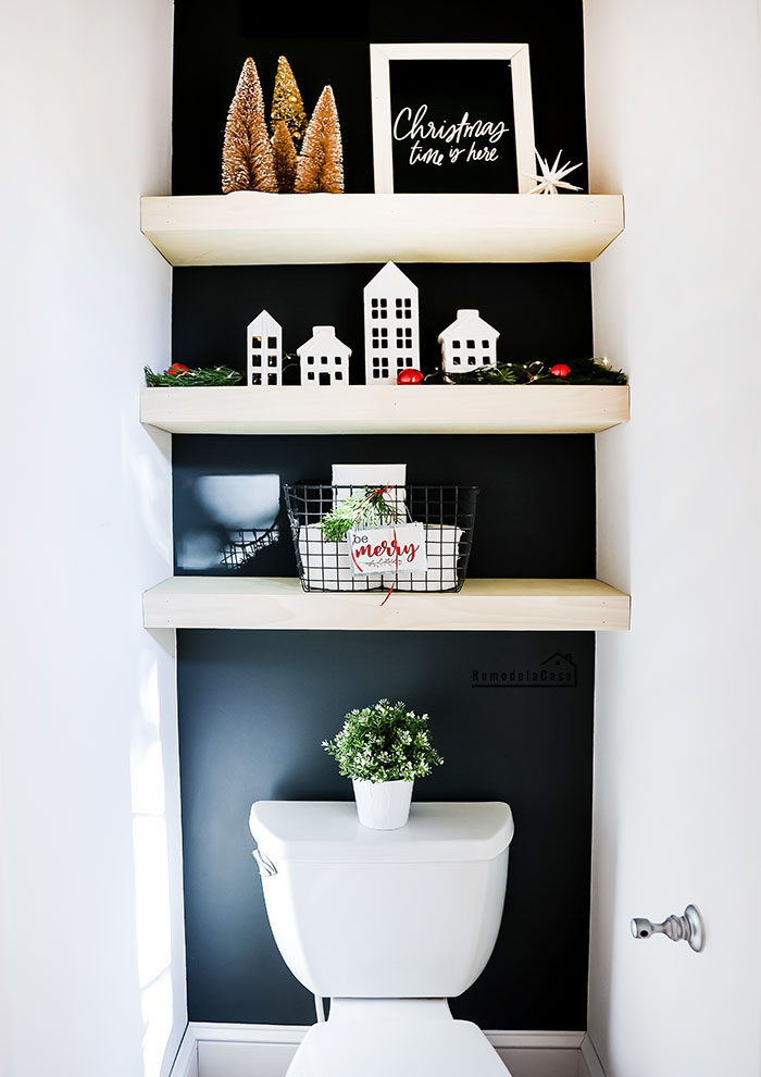 Bathroom Shelves For Christmas - Remodelando la Casa