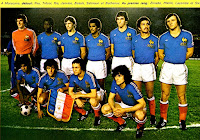 SELECCIÓN DE FRANCIA - Temporada 1976-77 - Rey, Trésor, Rio, Janvion, Bossis, Sahnoun y Bathenay; Zimako, Platini, Lacombe y Six - BRASIL 2 (Edu, Roberto Dinamita) FRANCIA 2 (Didier Six, Marius Trésor) - 30/06/1977 - Partido internacional amistoso - Río de Janeiro, Brasil, estadio de Maracaná