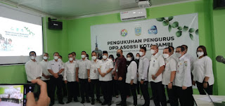 Dr.dr.H.Maulana.MKM Hadiri Pengukuhan Pengurus DPD ASOBSI"Asosiasi Bank;Sampah".