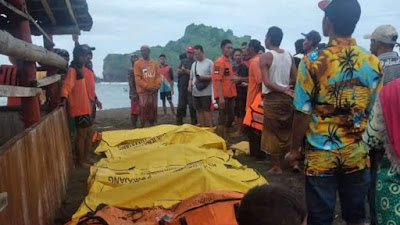 Breaking News! Ritual Berujung Maut, 10 Orang Tewas Terseret Ombak di Pantai Payangan Jember