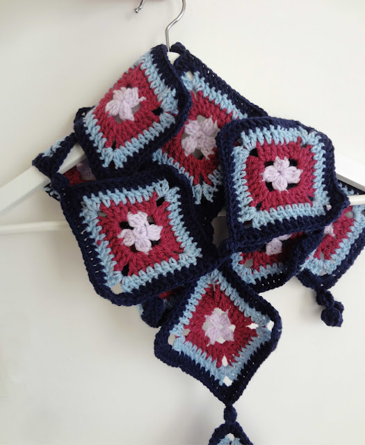 Daisy Granny Square Scarf