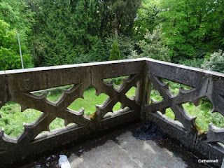 urbex-manoir-château-gargouilles-balcon-jpg