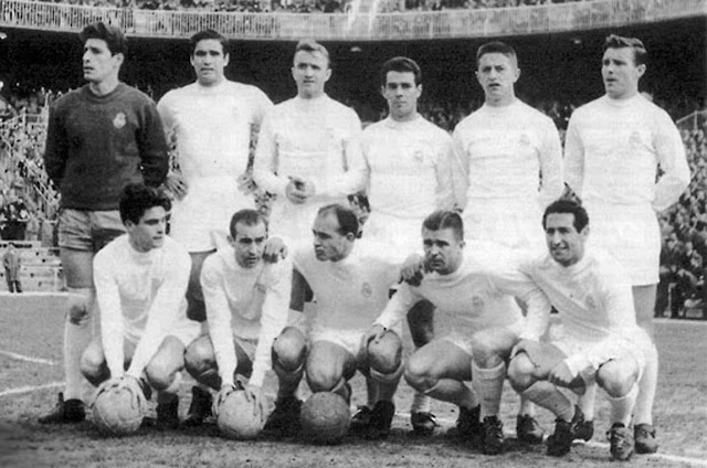 REAL MADRID C. F. Temporada 1959-60. Domínguez, Marquitos, Santamaría, Zárraga, Vidal, Antonio Ruiz. Chus Herrera, Pepillo, Di Stéfano, Puskas y Paco Gento. REAL MADRID C. F. 8 REAL OVIEDO 1 Domingo 06/03/1960. Campeonato de Liga de 1ª División, jornada 25. Madrid, estadio Santiago Bernabéu.