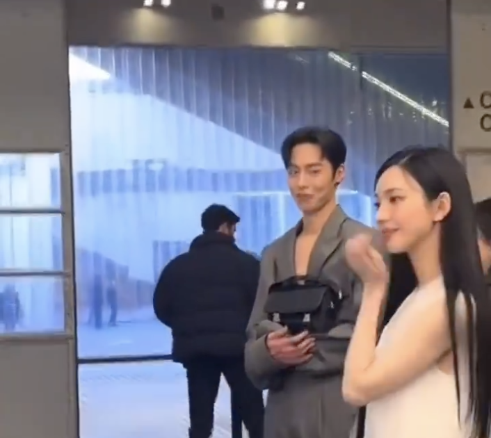 [theqoo] KARINA AND LEE JAEWOOK MATCH BETTER THAN I THOUGHT AT THE PRADA FASHION SHOW