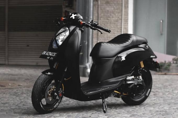 Modifikasi Scoopy Simple Warna Hitam