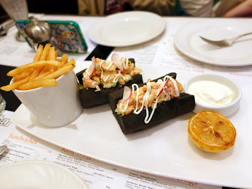 Main Street Deli, American diner at Langham Hotel HK - Lobster Roll