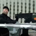  «Αναλώσιμοι 4»: Ο Τζέισον Στέιθαμ με όπλο πάνω σε τζιπ στη Θεσσαλονίκη