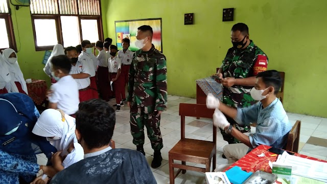 Kodim 0716/Demak Gelar Vaksinasi Anak 2 SD di Desa Sumberejo Mranggen