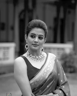 Actress priyamani traditional saree photoshoot