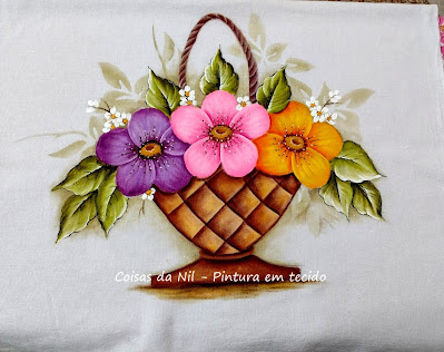 cesta de flores simples pintada em tecido