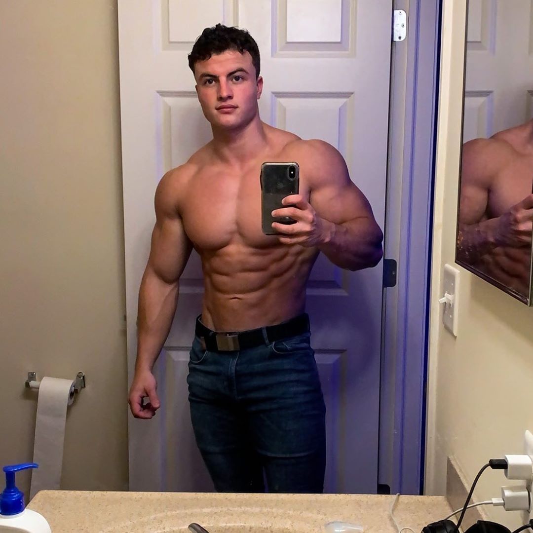 sexy-shirtless-fit-studs-selfie-straight-college-muscle-hunk