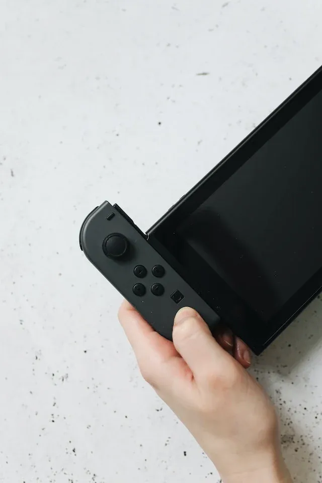 مقارنة بين Nintendo Switch و Switch OLED والأختلاف في العرض و وحدة التحكم و أيهما أفضل