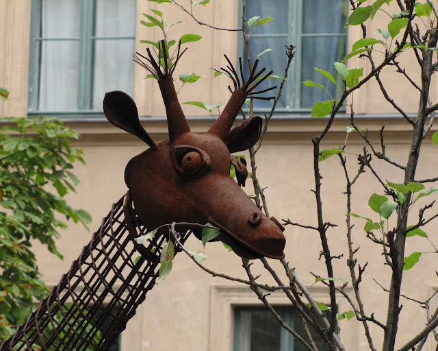 Giraffe, Kunsthof courtyard, Oranienburger Strasse, Berlin