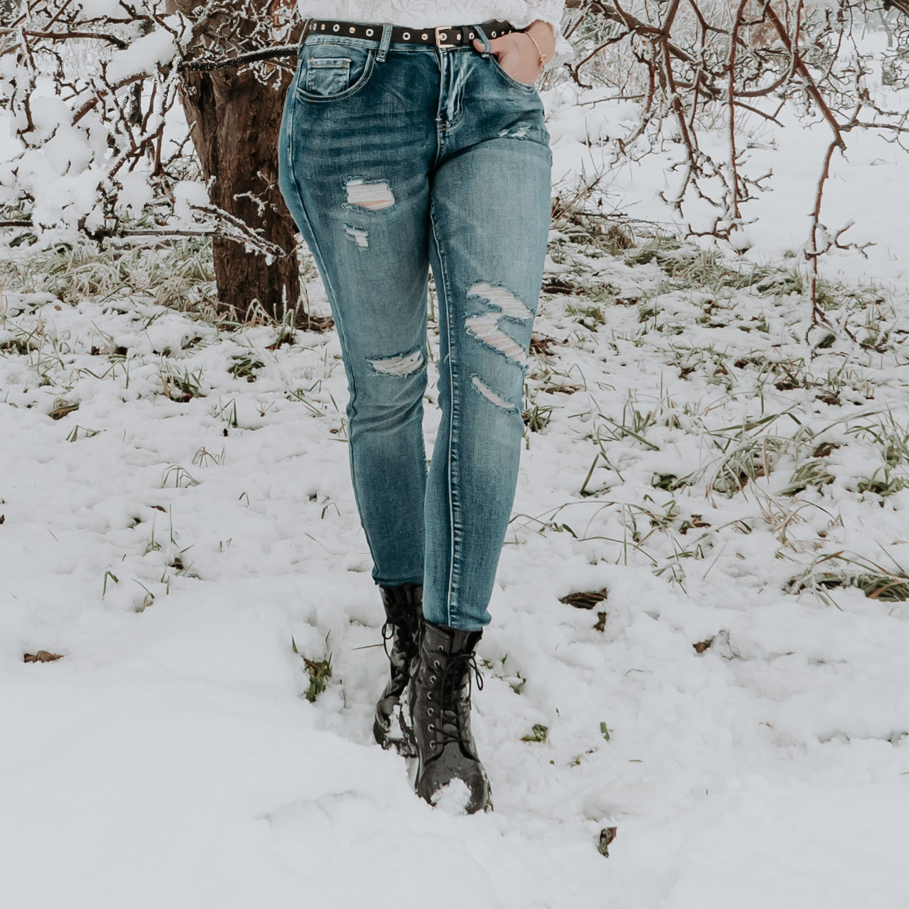 modne jeansy damskie zima 2022