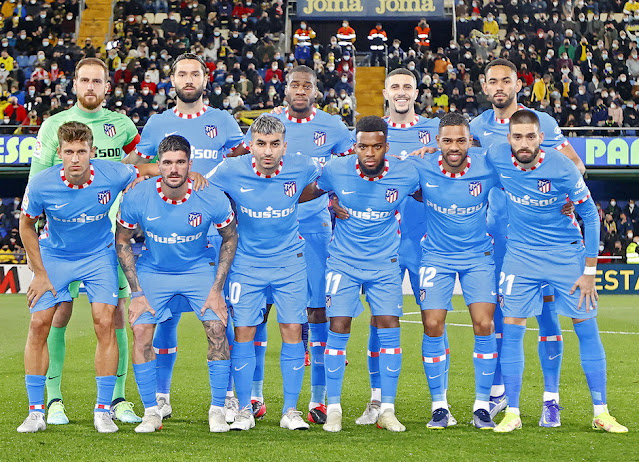 CLUB ATLÉTICO DE MADRID. Temporada 2021-22. Oblak, Felipe, Kondogbia, Mario Hermoso, Cunha. Marcos Llorente, Rodrigo De Paul, Ángel Correa, Lemar, Lodi y Carrasco. VILLARREAL C. F. 2 CLUB ATLÉTICO DE MADRID 2 Domingo 09/01/2022, 21:00 horas. Campeonato de Liga de 1ª División, jornada 20. Villarreal, Castellón, estadio de La Cerámica: 14.127 espectadores. GOLES: 0-1: Ángel Correa. 1-1: 29’, Pau Torres. 2-1: 58’, Alberto Moreno. 2-2: 67’, Kondogbia.